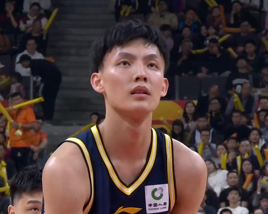 开云-广东宏远今日早报！徐杰无缘最佳阵容，新大外迎首秀，胡明轩轮休